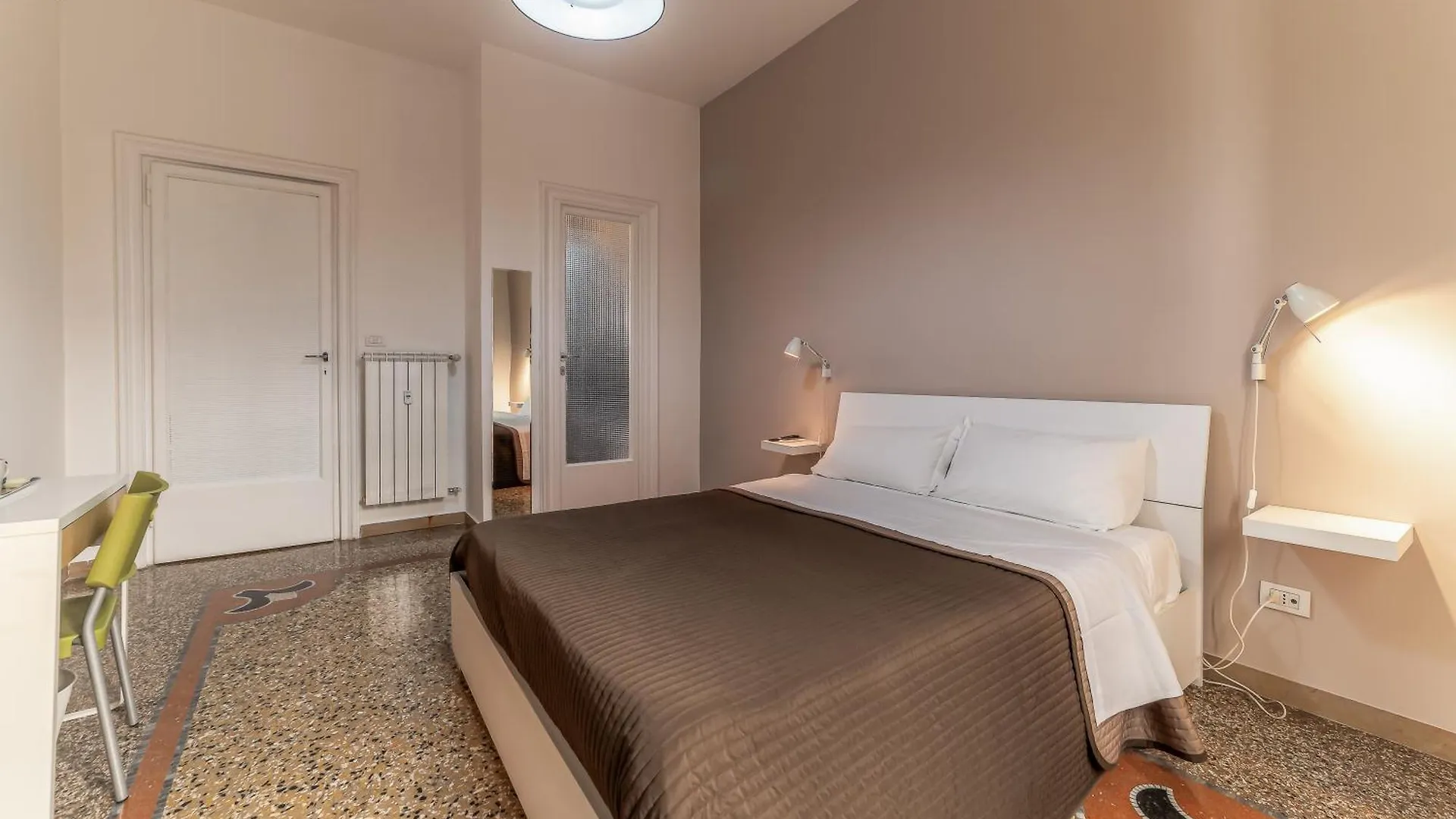 Affittacamere Azzurra B&B - Metro Lodi Roma