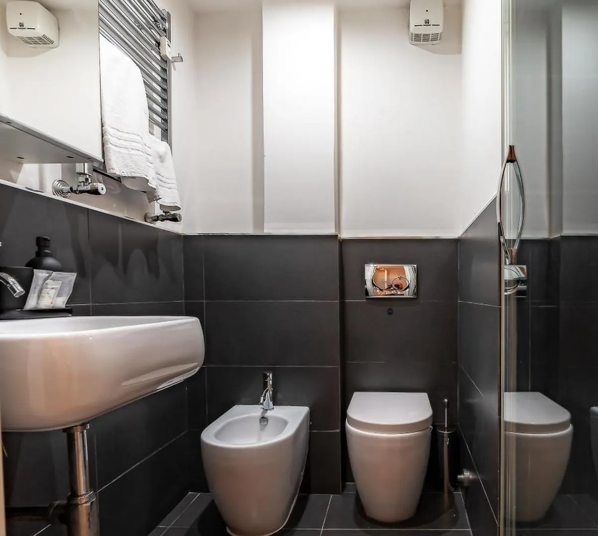 Azzurra B&B - Metro Lodi Roma