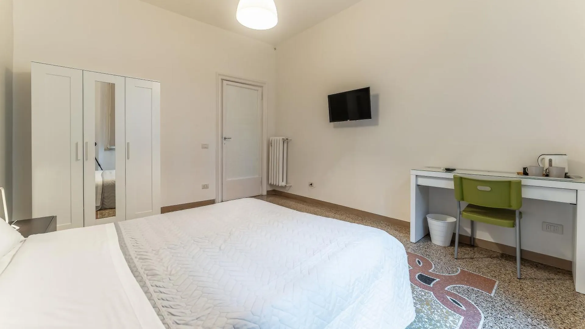 Azzurra B&B - Metro Lodi Rome
